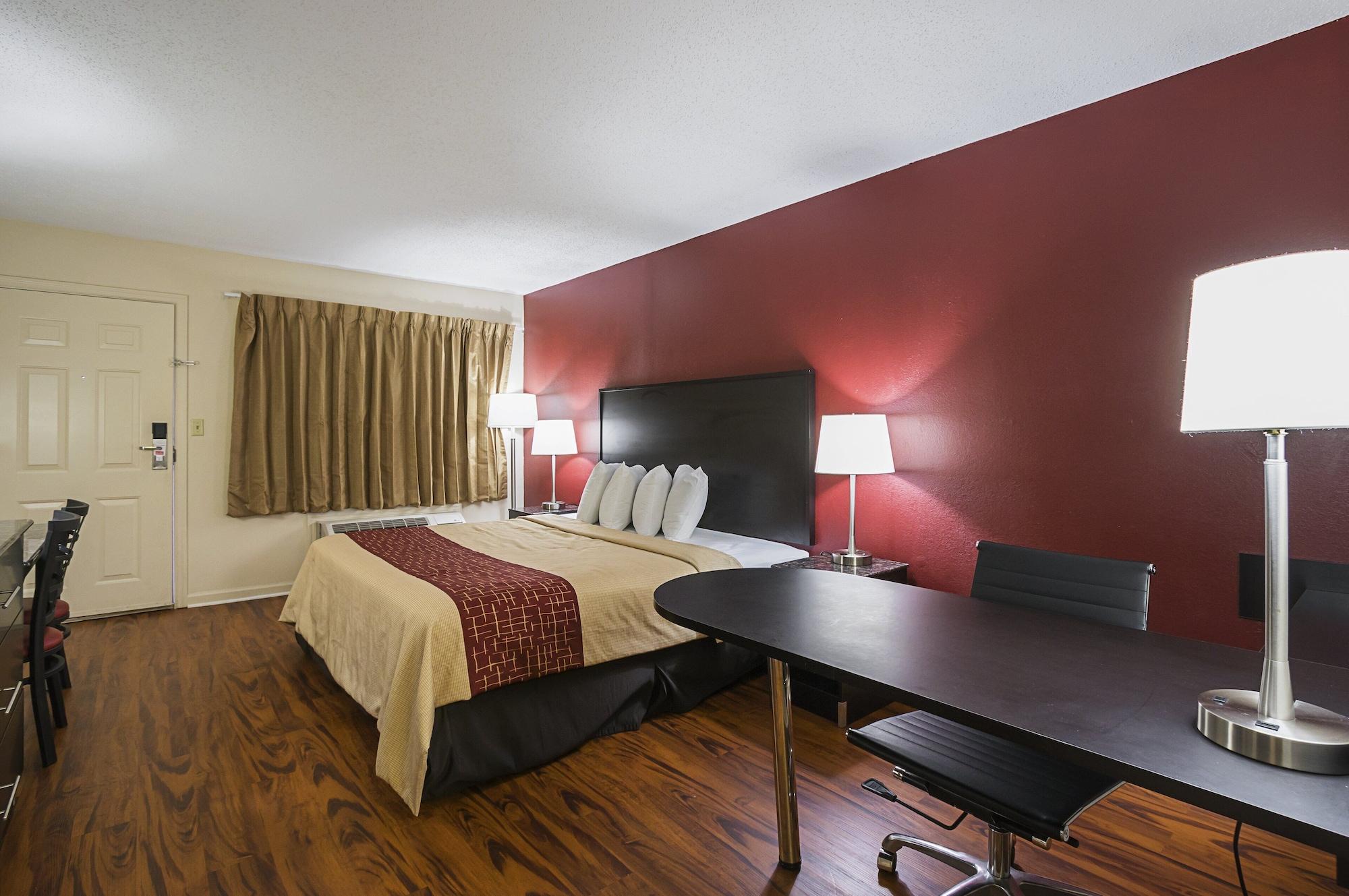 Red Roof Inn & Suites Scottsboro Exterior photo