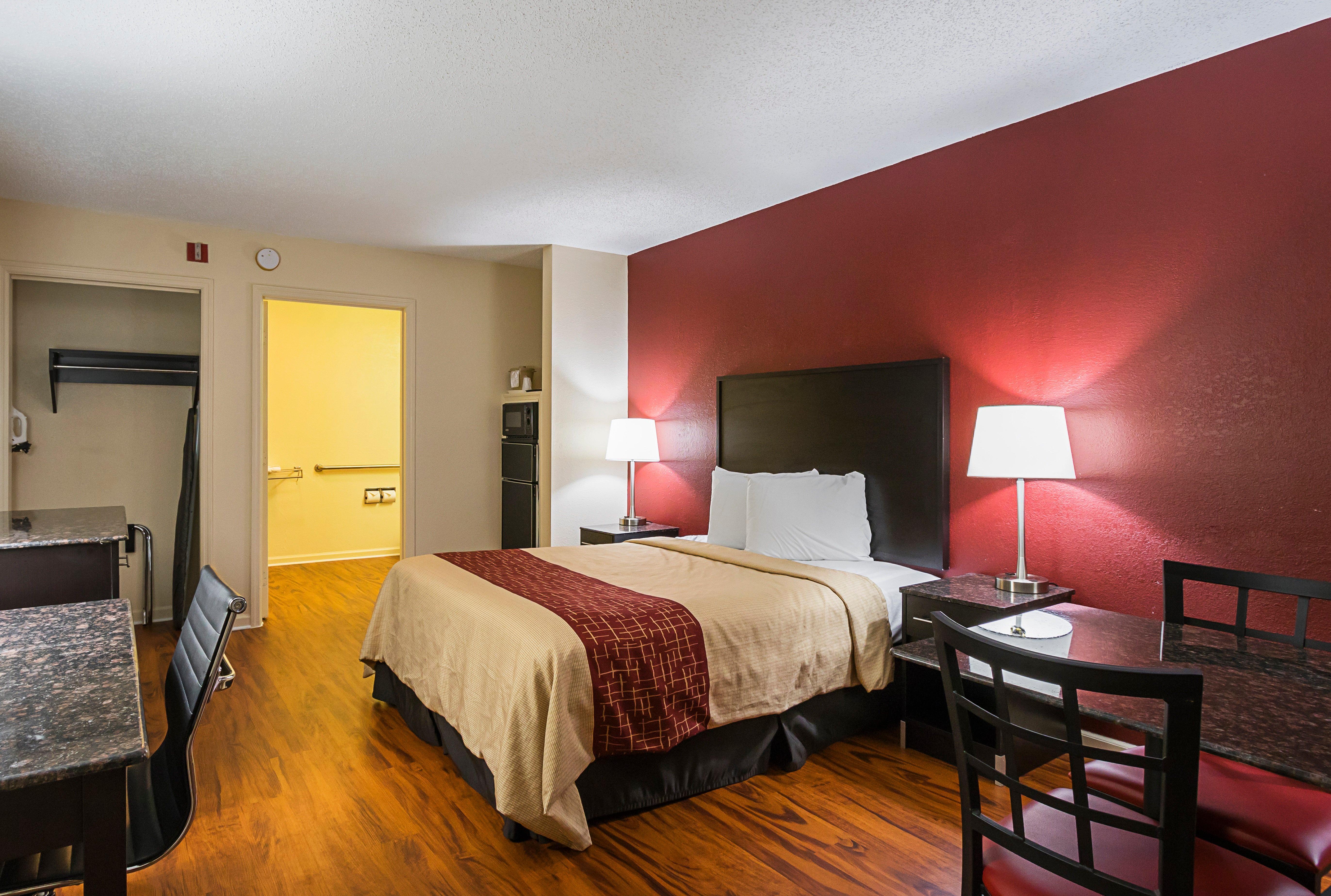 Red Roof Inn & Suites Scottsboro Exterior photo