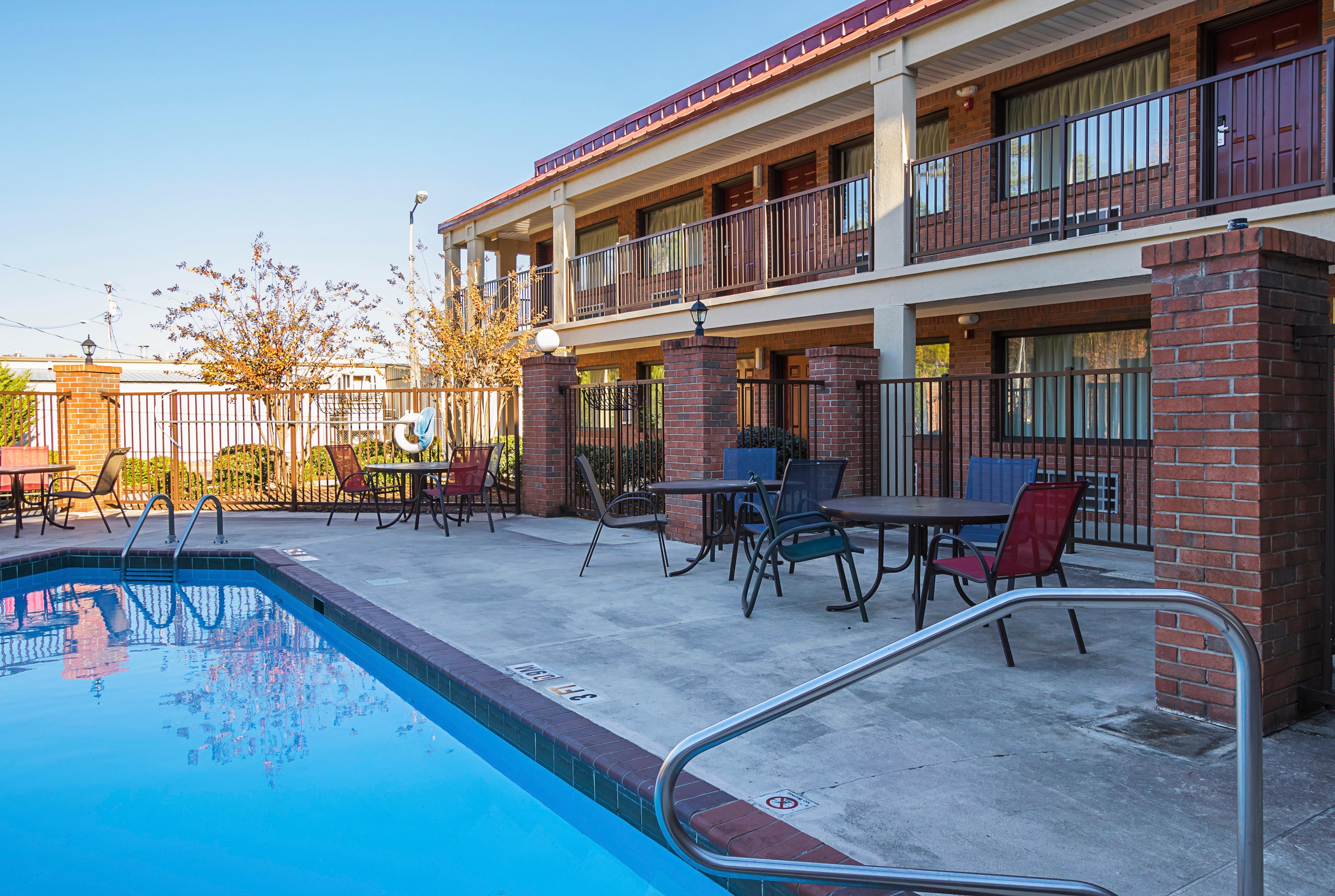 Red Roof Inn & Suites Scottsboro Exterior photo