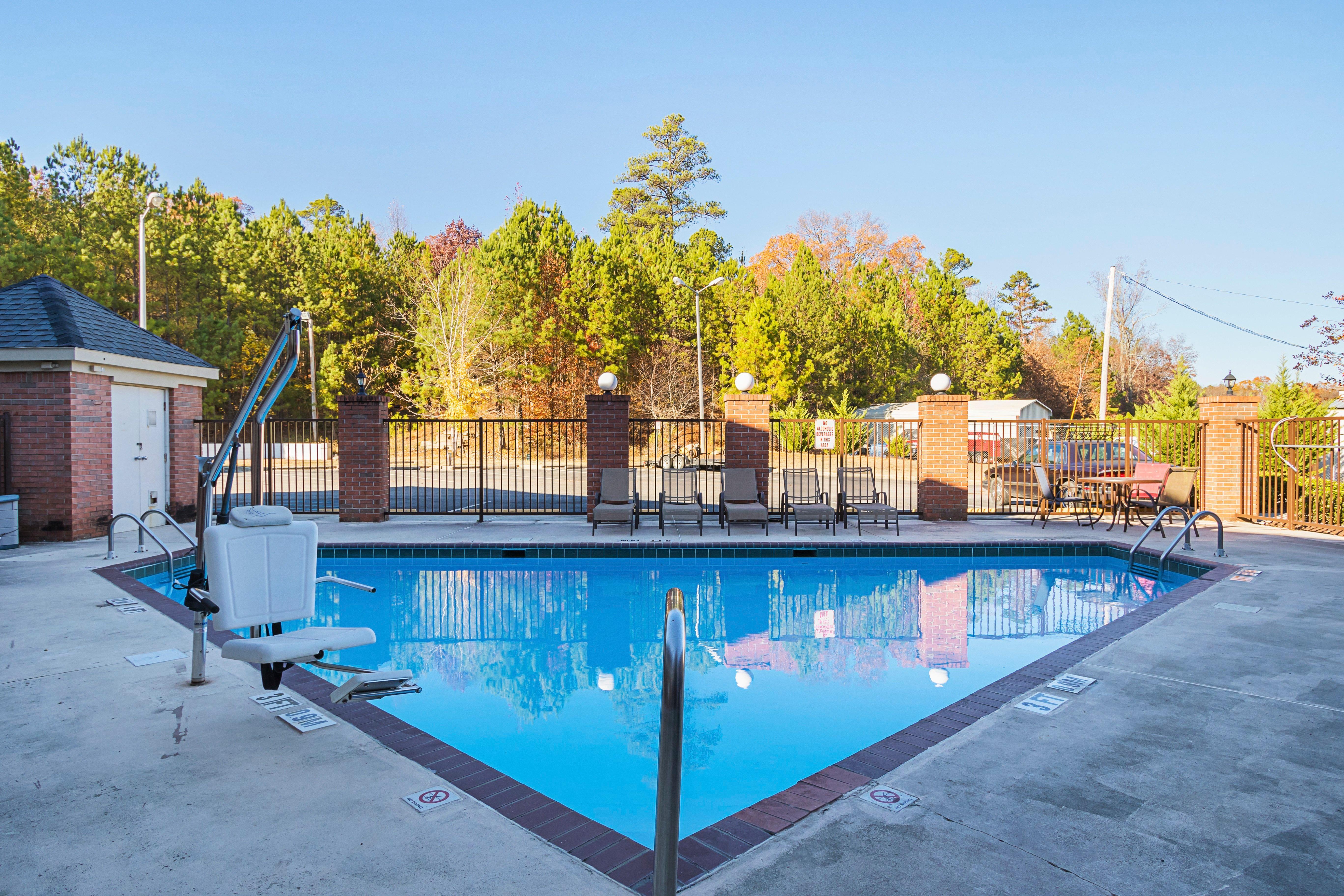Red Roof Inn & Suites Scottsboro Exterior photo