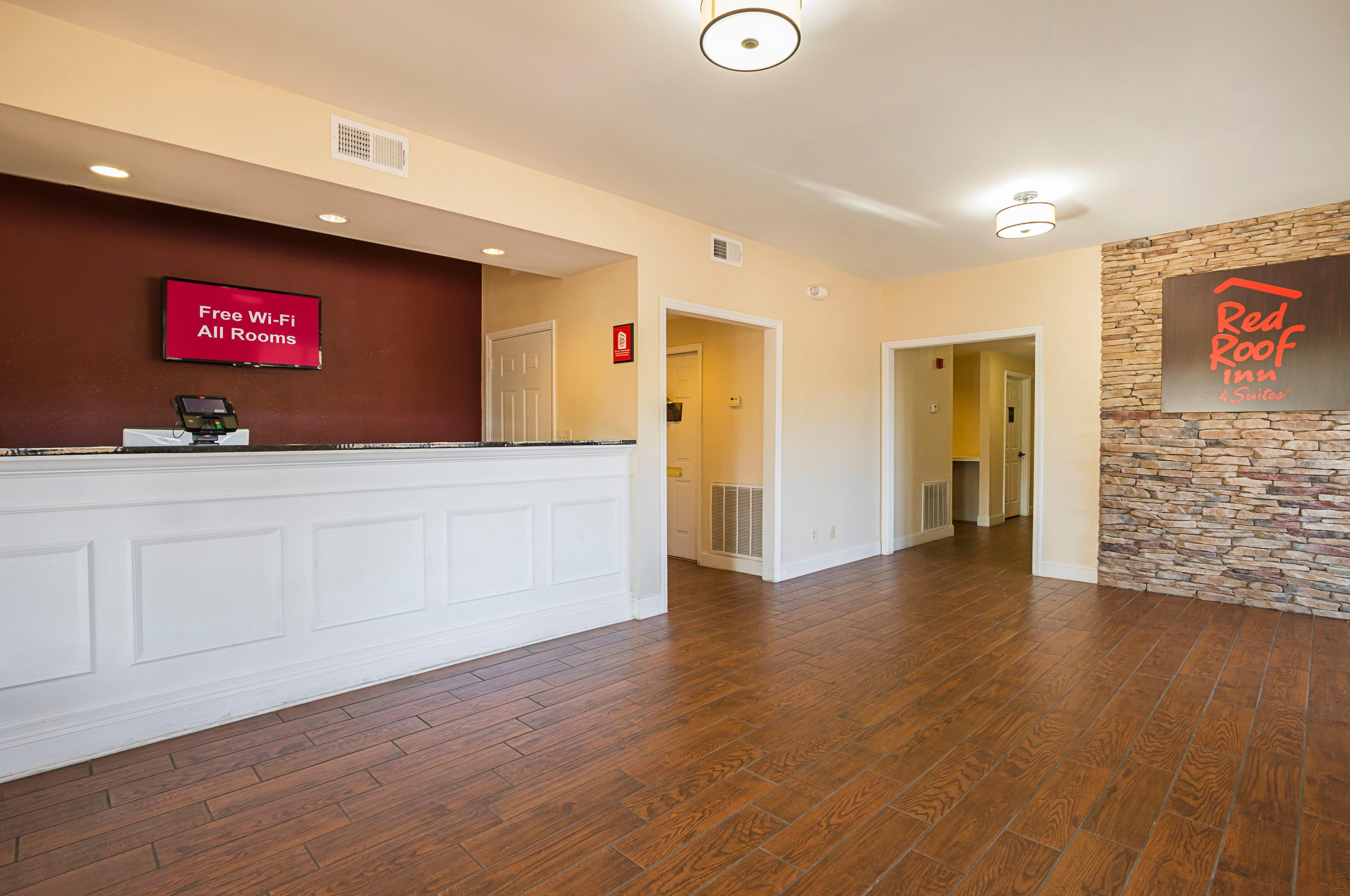 Red Roof Inn & Suites Scottsboro Exterior photo