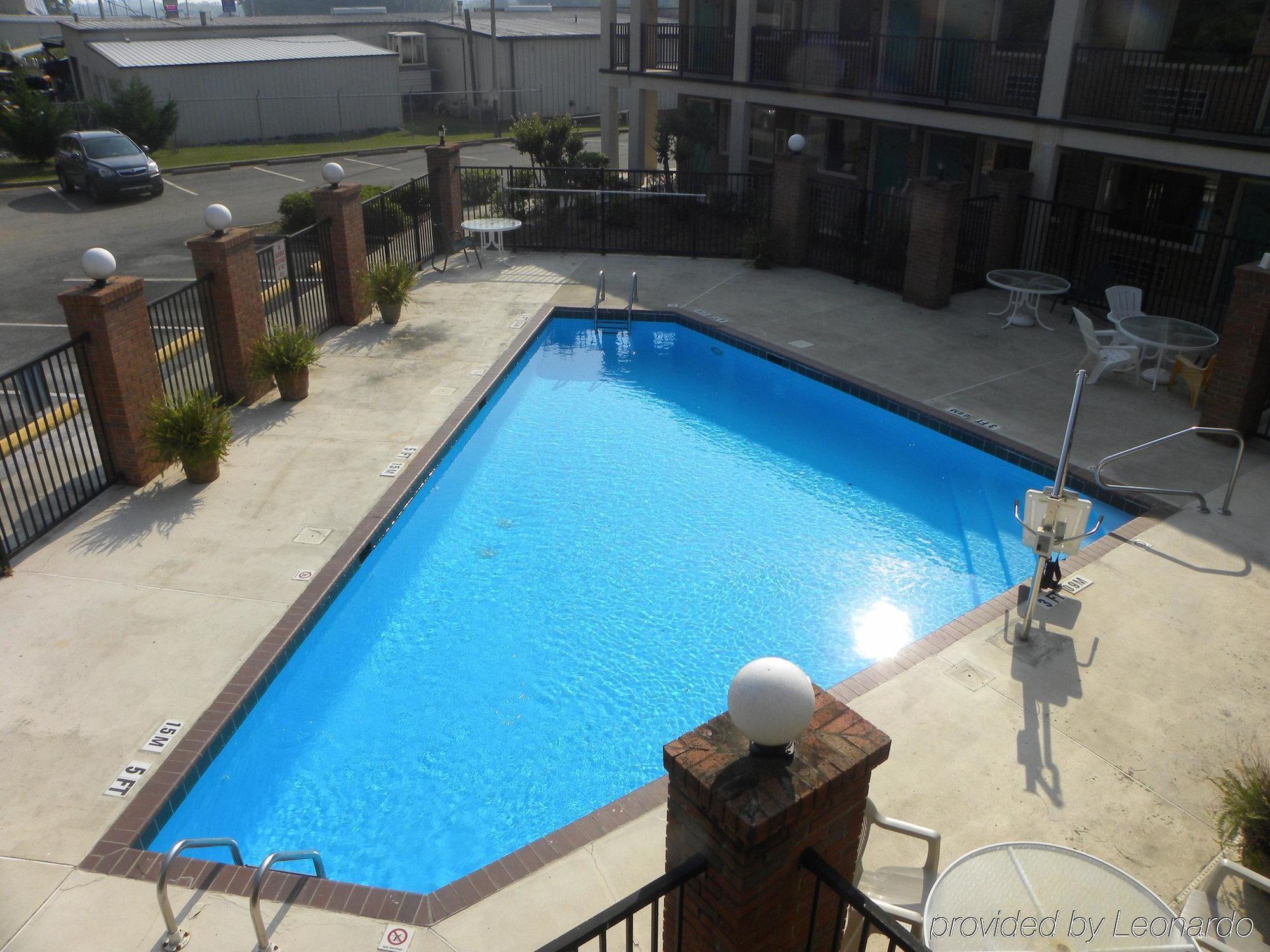Red Roof Inn & Suites Scottsboro Exterior photo